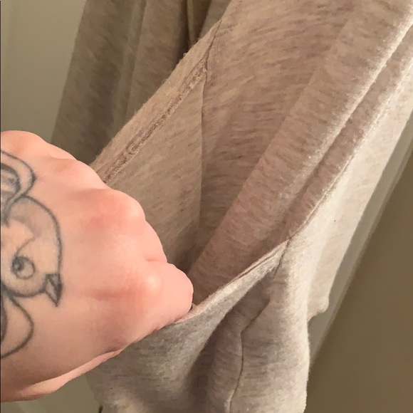 Light weight vest with pockets!! - Picture 2 of 5